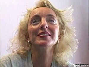 Desi Girl made fucking session with her boyfriend in shower