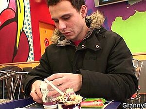 Jyoti didi ne sote hue lund pakd liye or usse hilane lggi