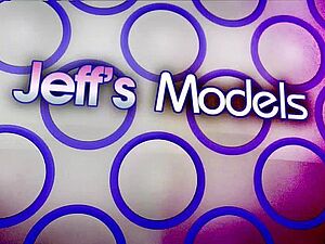 soteli maa ko bathroom me chupke se nahate huye dekha or video banaya