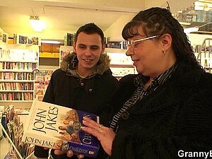 Dost Ki Maa Ne Mere Sath Sex Kiya