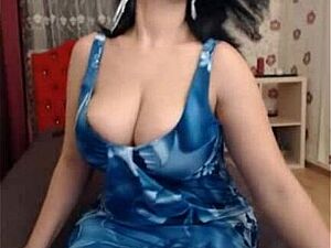 mi hermanastra esta dormid y le meto mi polla en su boca y me hace venir.