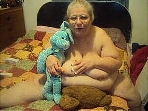 I pull out my dick in front of a Muslim maid in hijab.