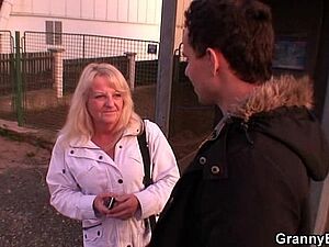 Pyasi monika presents-: Hot MILF Reshma khan plays with sons friend'_s big cock