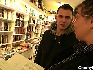 StepsisRaw  -  Stepbrother cums on his stepsister'_s feet