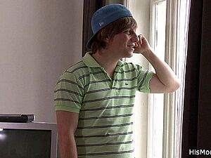 Acordei pela madrugada cheia de tesao Chico desceu e mesmo assim dei no banheiro de baixo do chuveiro