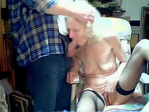 Mature college couple fucks in a hostel room