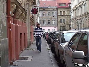 Indian aunty sucking his bf.