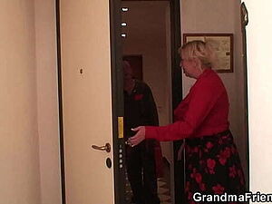 Desi Indian bhabhi bathing