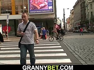 Bitch doing masturbration