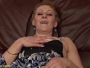 Indian bhabhi rubs big cock between her boobs and blowjob