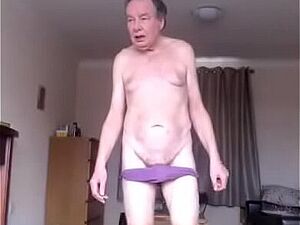 Tamil nurse remove cloths for patients