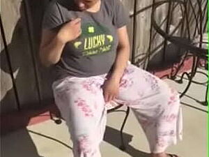 Bollywood Actress zarine khan Video Leaked by Boyfriend striptease