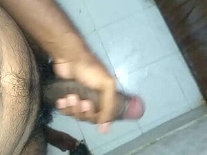 Big ass bhabhi ki chut or gand me hath laga ke pani nikala.  risky capture for u all.